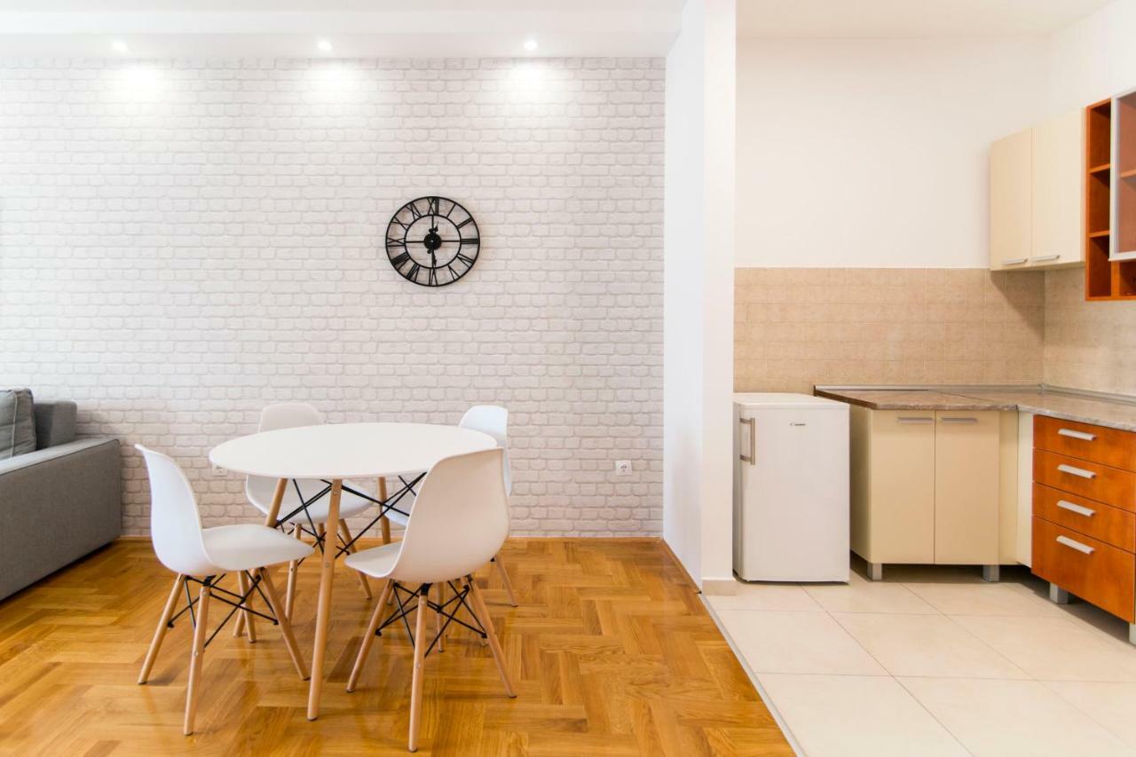 Grove Apartment + Free Parking Novi Sad Bagian luar foto